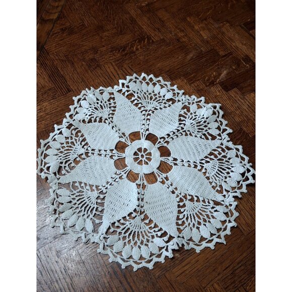 Vintage Handmade Crocheted Round Doily,  Ivory, Large, 14", Star Pattern, - Picture 1 of 8